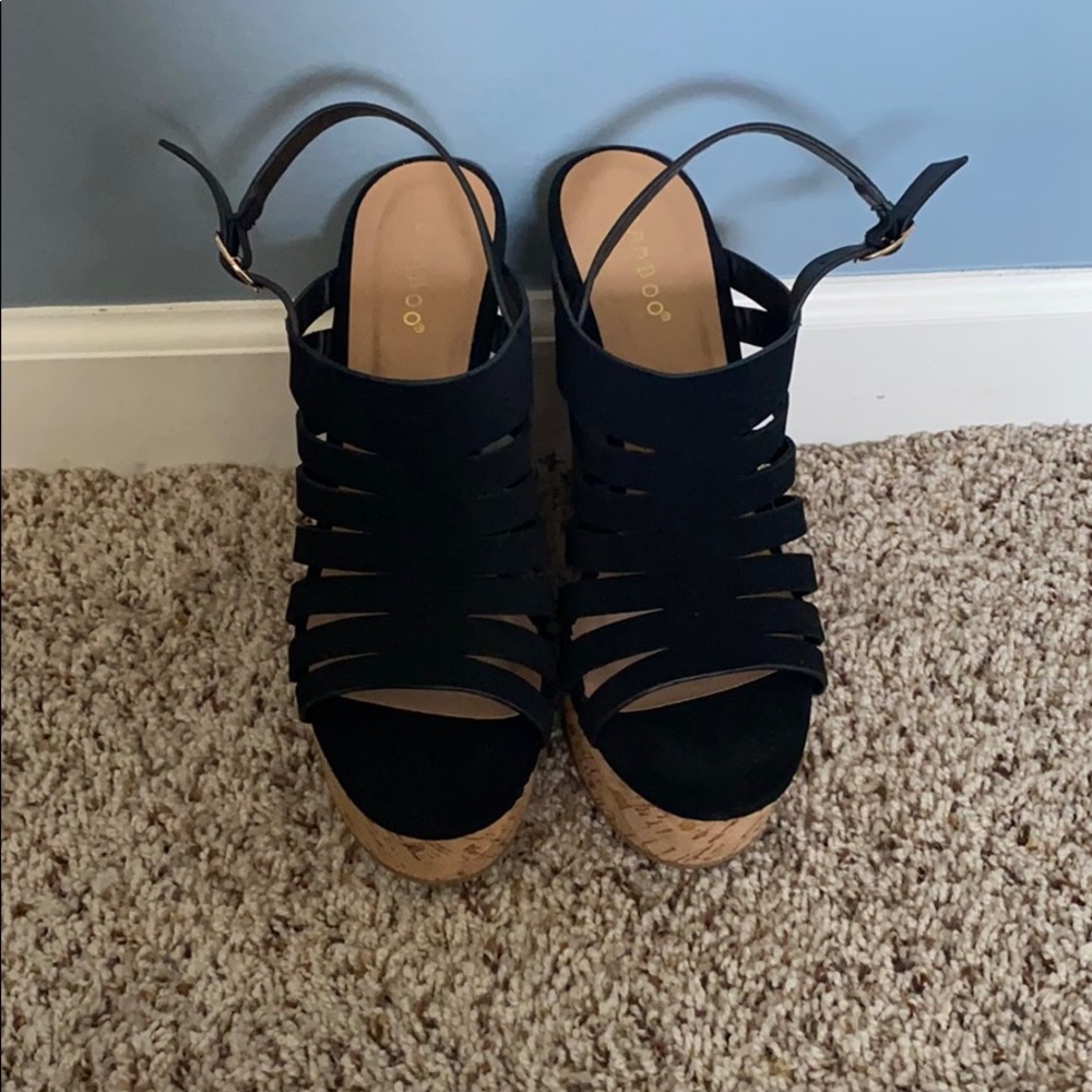 Comfy and sexy black wedges!